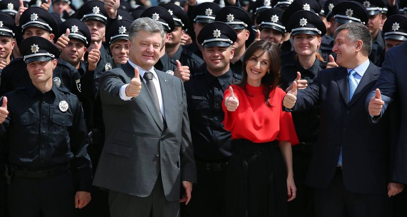 Порошенко: более 50% украинцев доверяют Нацполиции