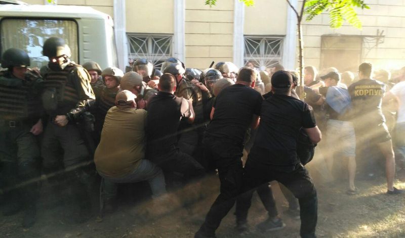 «Дело 2 мая»: в Черноморске у здания суда произошли столкновения