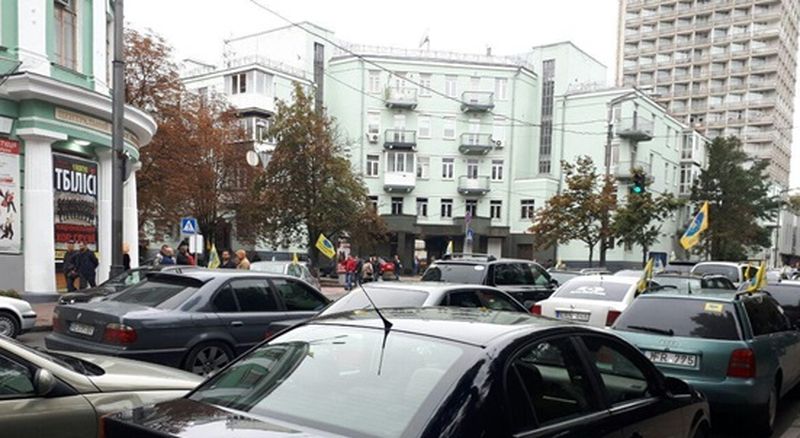 В Киеве водители перекрыли движение по улице Грушевского