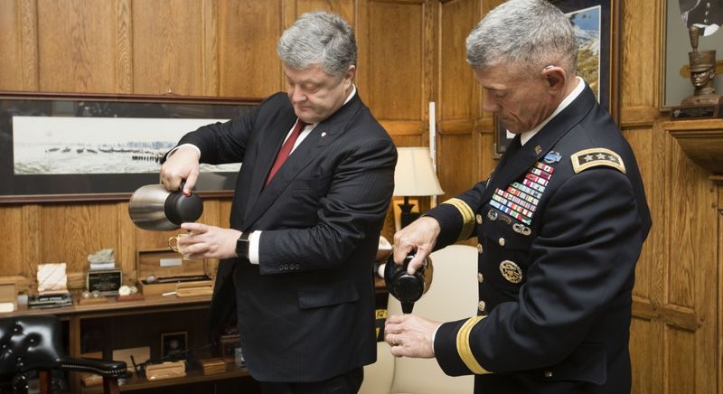 Порошенко: Сенат США одобрил выделение $500 млн на летальное оружие для Украины