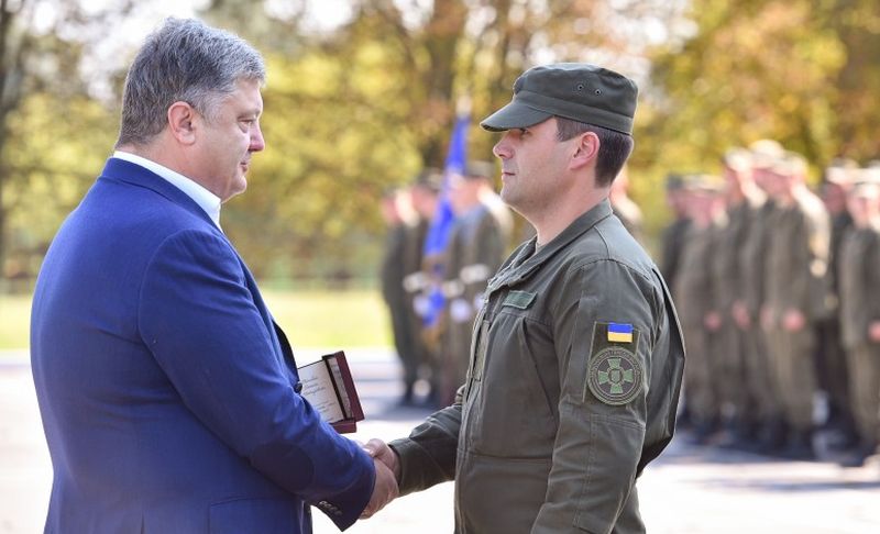Порошенко вручил награды военнослужащим Нацгвардии