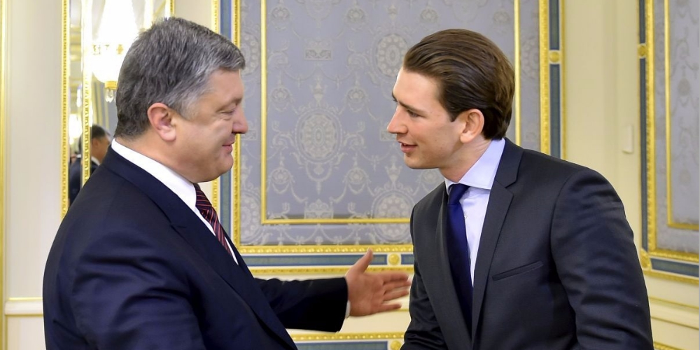 Порошенко поздравил Курца с победой на выборах