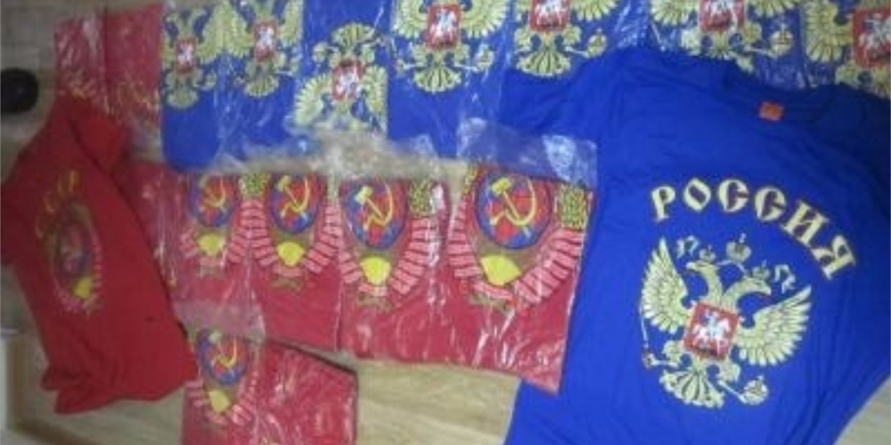 У проводника поезда изъяли футболки с символикой СССР и России