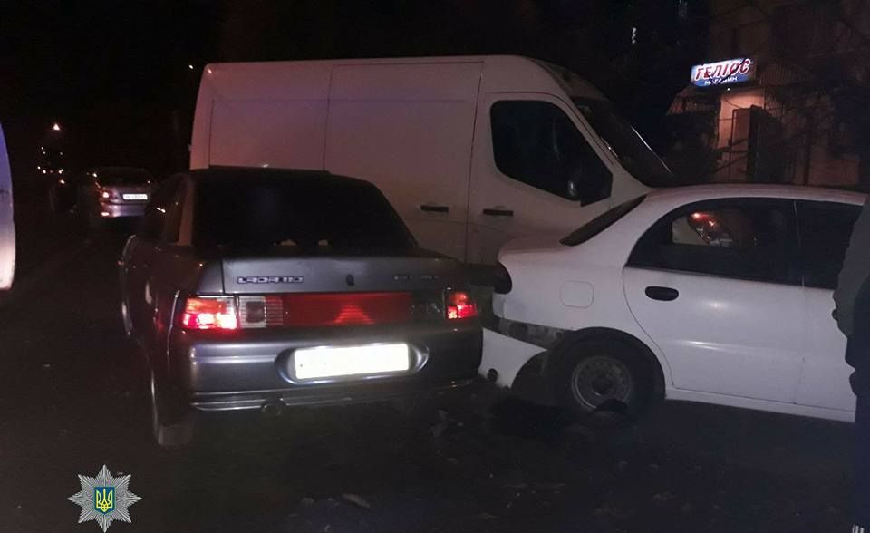 В Ровно нетрезвый водитель протаранила четыре припаркованных авто