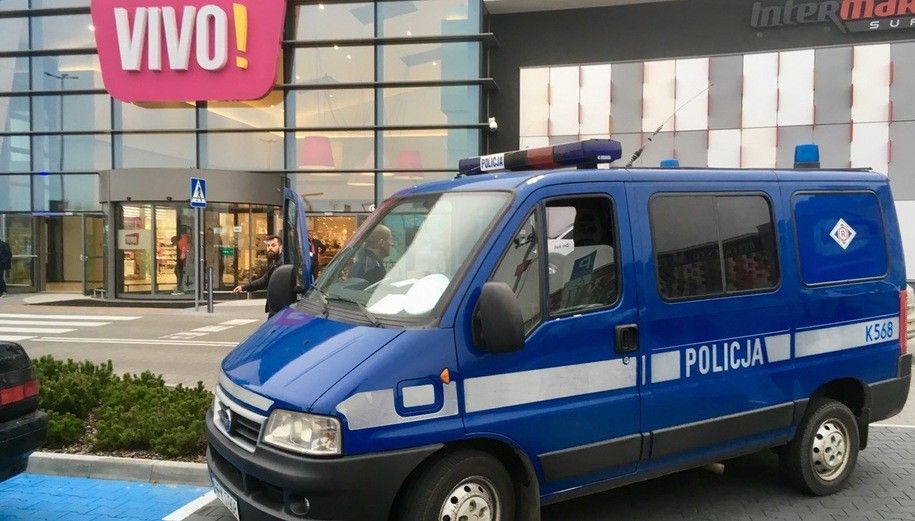 В Польше мужчина с ножом напал на посетителей торгового центра