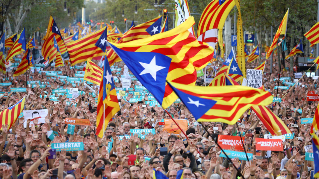 Парламент Каталонии проголосовал за независимость
