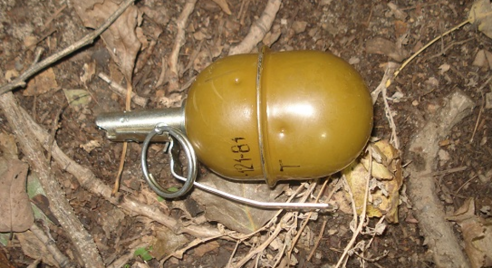 В Киеве из авто выбросили гранату и устройство «Хацабка»