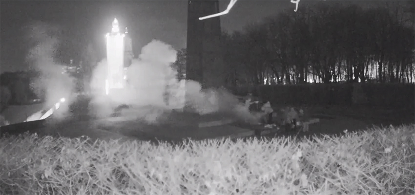 Камера наблюдения зафиксировала, как Вечный огонь залили цементом (видео)