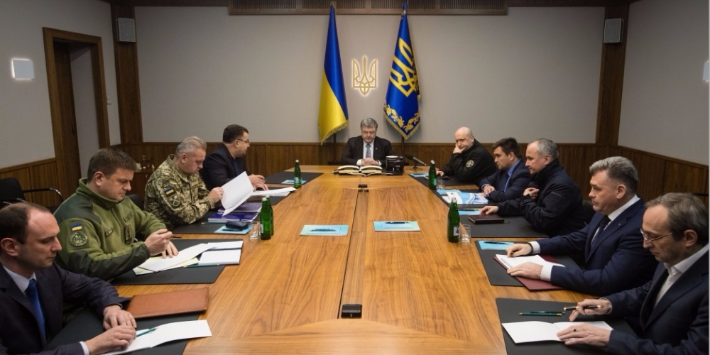 Порошенко провел Военный кабинет по ситуации в Луганске