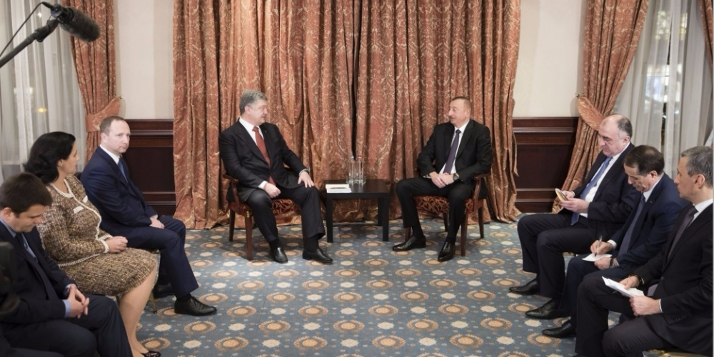 Порошенко провел встречу с Алиевым