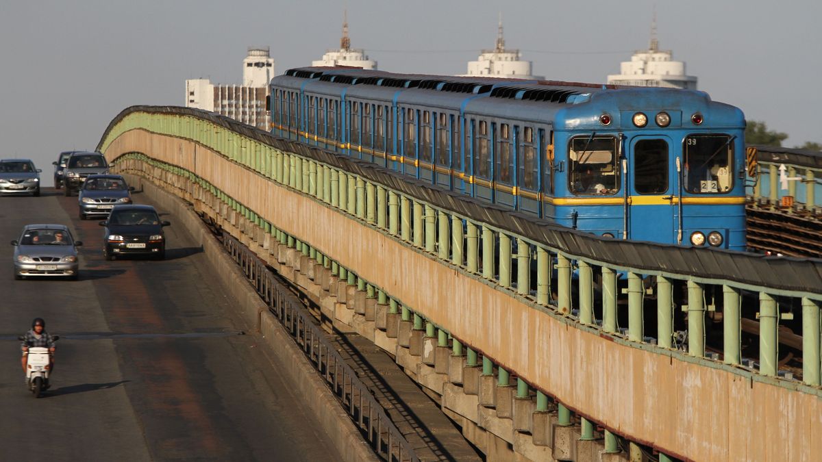 Киевский метрополитен выставил на аукцион два списанных вагона