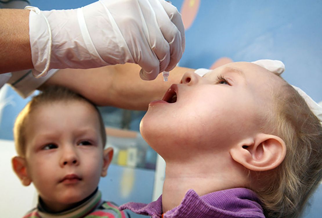 Минздрав: в пяти регионах закончилась вакцина от полиомиелита