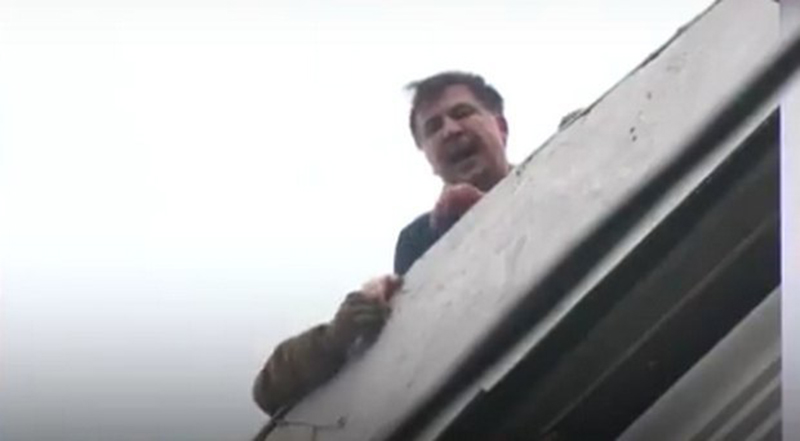 Саакашвили угрожал спрыгнуть с крыши