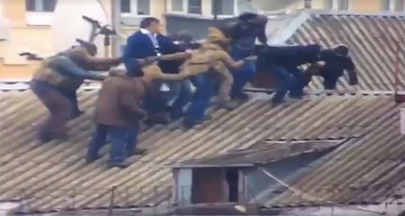 Опубликовано видео «снятия» Саакашвили с крыши