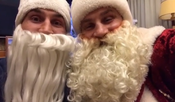 Братья Кличко записали поздравление в новогодних костюмах