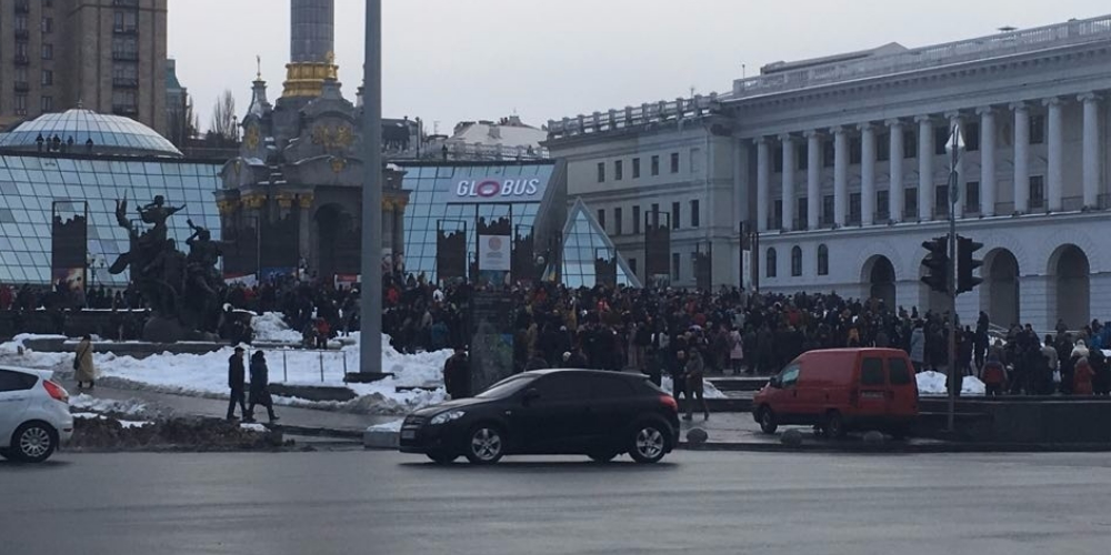 На Майдане началась акция сторонников Порошенко
