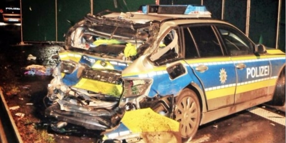 В ФРГ украинец на фуре врезался в полицейскую машину, есть погибшая