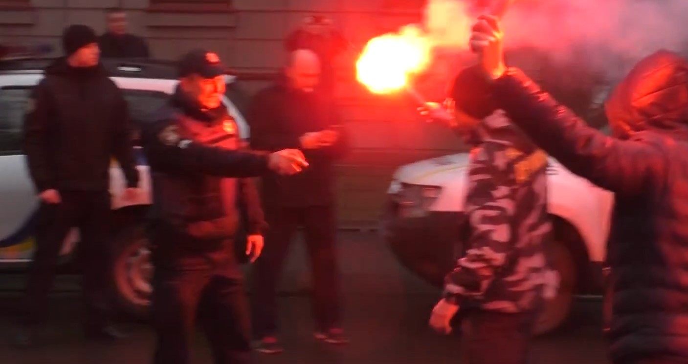 В Кременчуге акция «Нацкорпуса» закончилась потасовкой с полицией