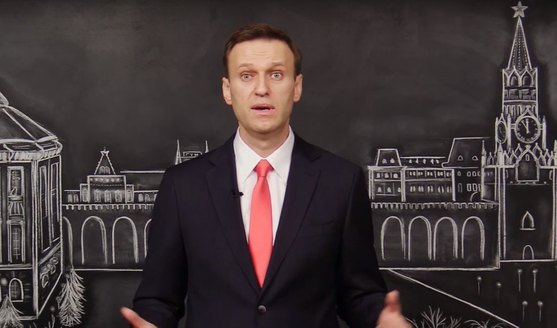 Навальный записал новогоднее обращение на фоне нарисованного Кремля