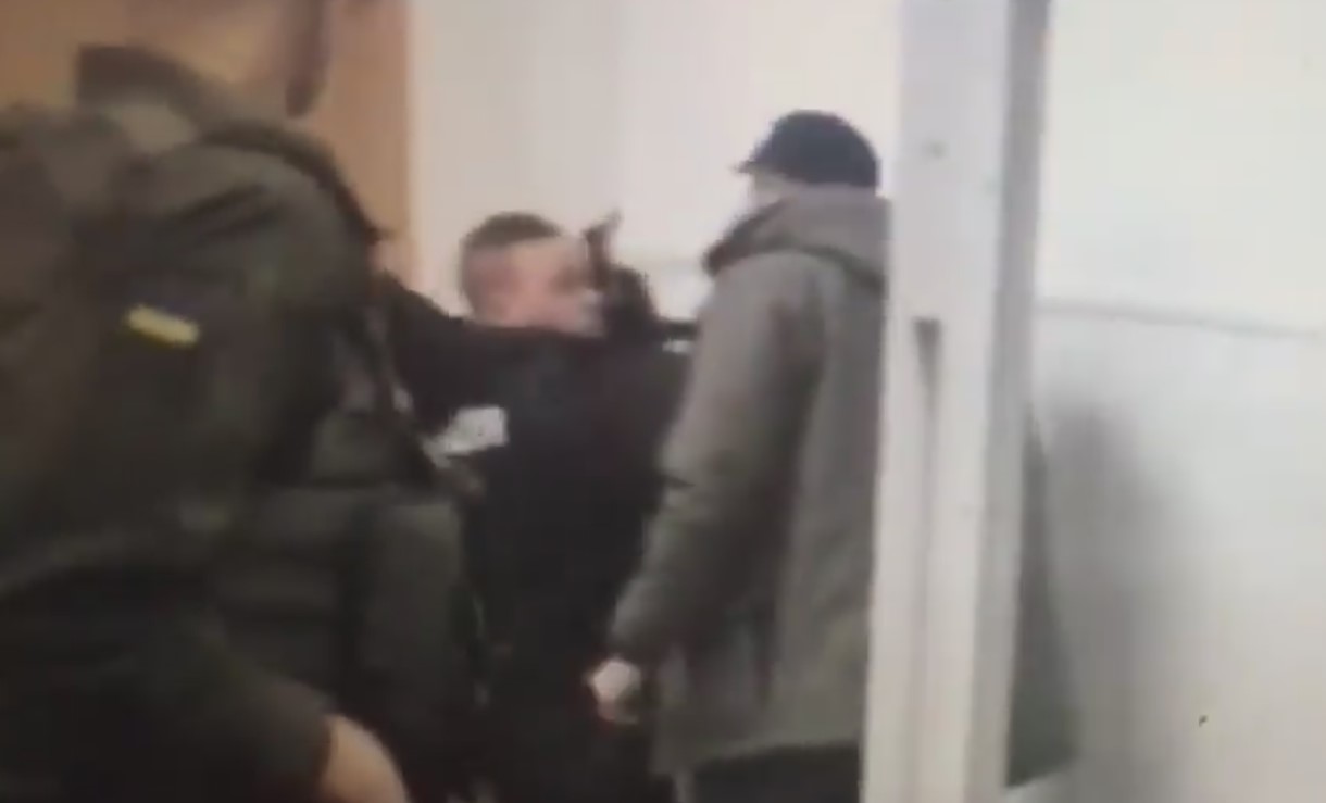 В Мариуполе Парасюк избил полицейского