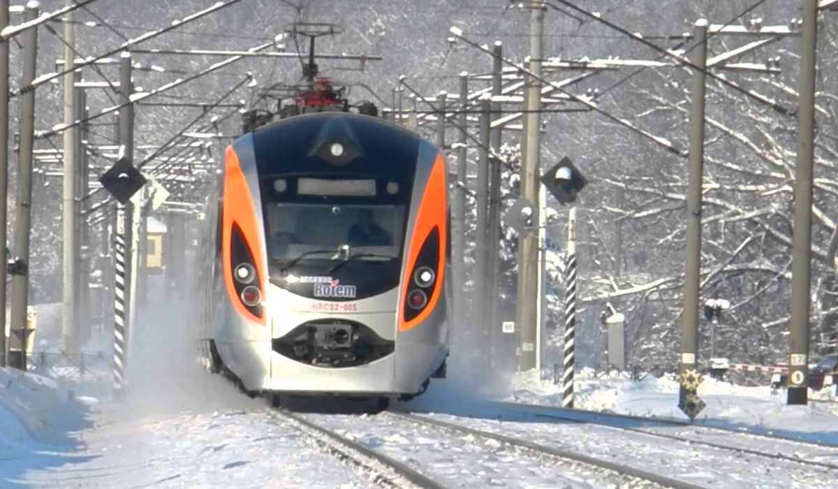 Поезд Hyundai «Харьков – Киев» сломался в пути