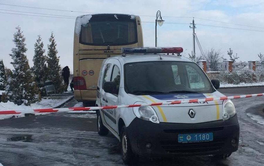 Во Львове взрывчаткой повредили польский туристический автобус
