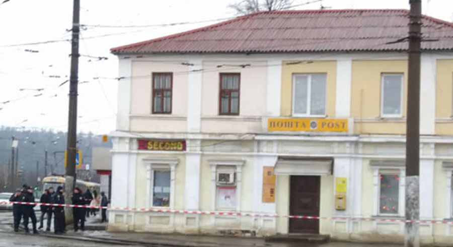 В Харькове неизвестный захватил заложников в отделении Укрпочты