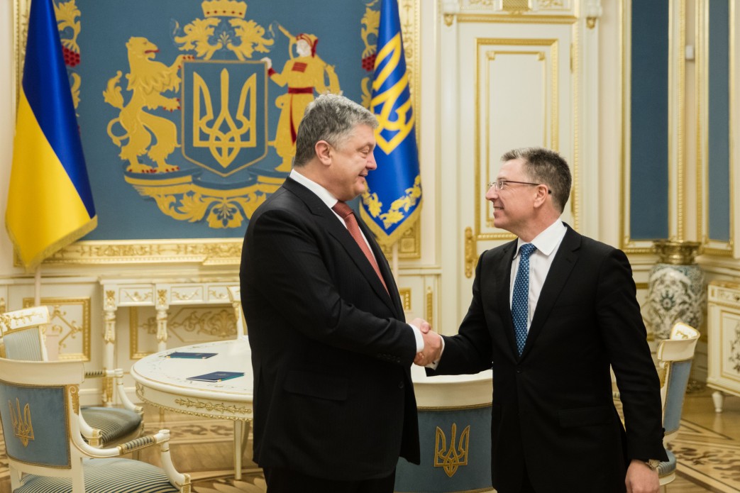 Порошенко и Волкер обсудили ситуацию на Донбассе