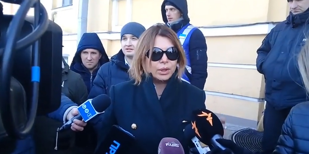 Видео: У офиса ZIK произошла перепалка между «порохоботами» и Влащенко