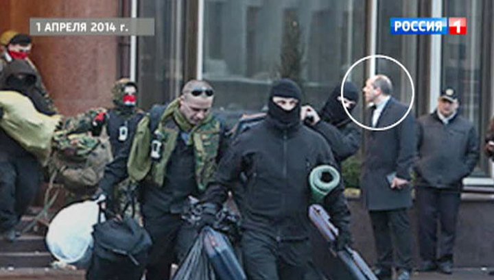 Парубий объяснил свое фото на фоне людей с оружием у гостиницы «Днепр»