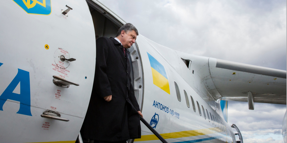 Стало известно, во сколько обошелся перелет делегации Порошенко в Давос