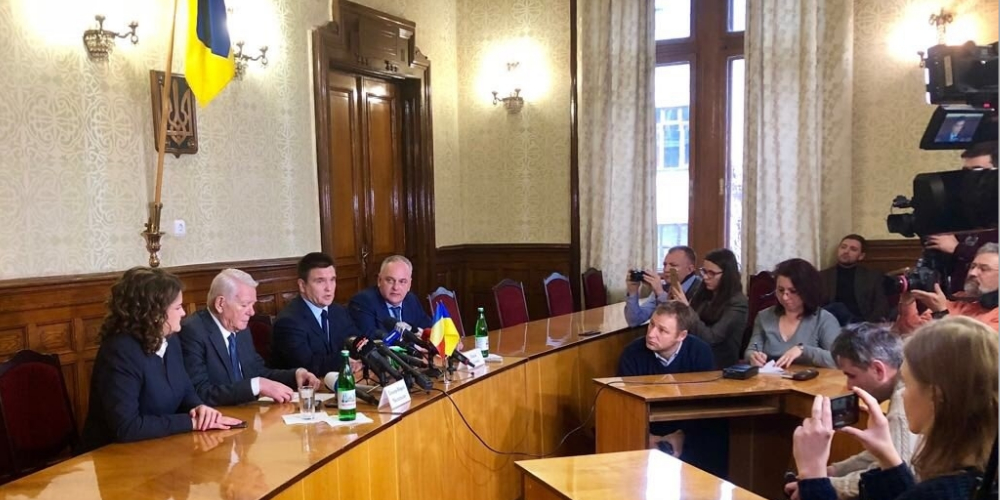 Глава МИД Румынии не видит проблемы в выдаче украинцам румынских паспортов
