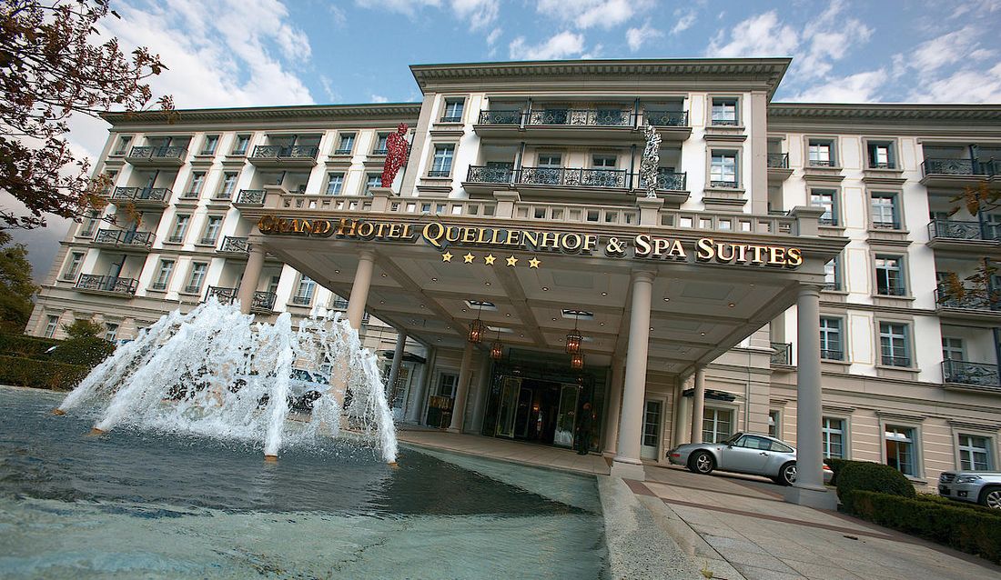 СМИ узнали, в каком отеле остановился в Давосе Порошенко