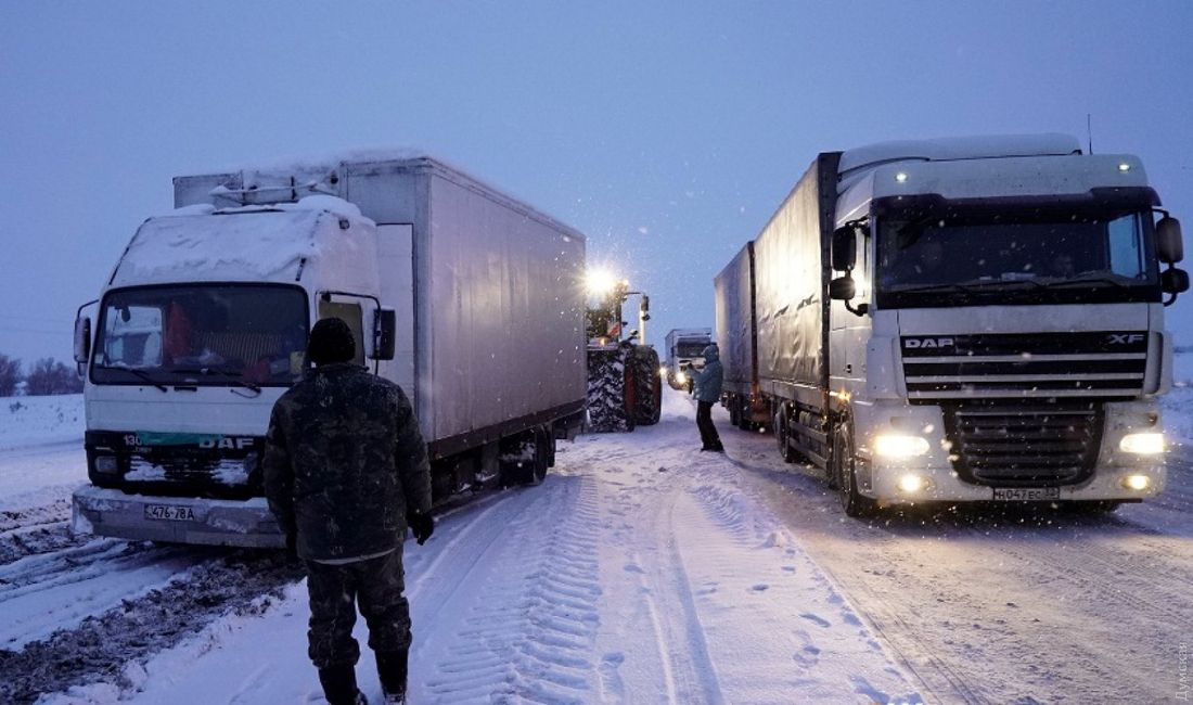 Укравтодор запретил движение грузовиков в Одесской области