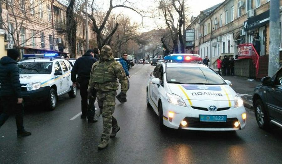 Умер один из полицейских, раненых при перестрелке в Одессе