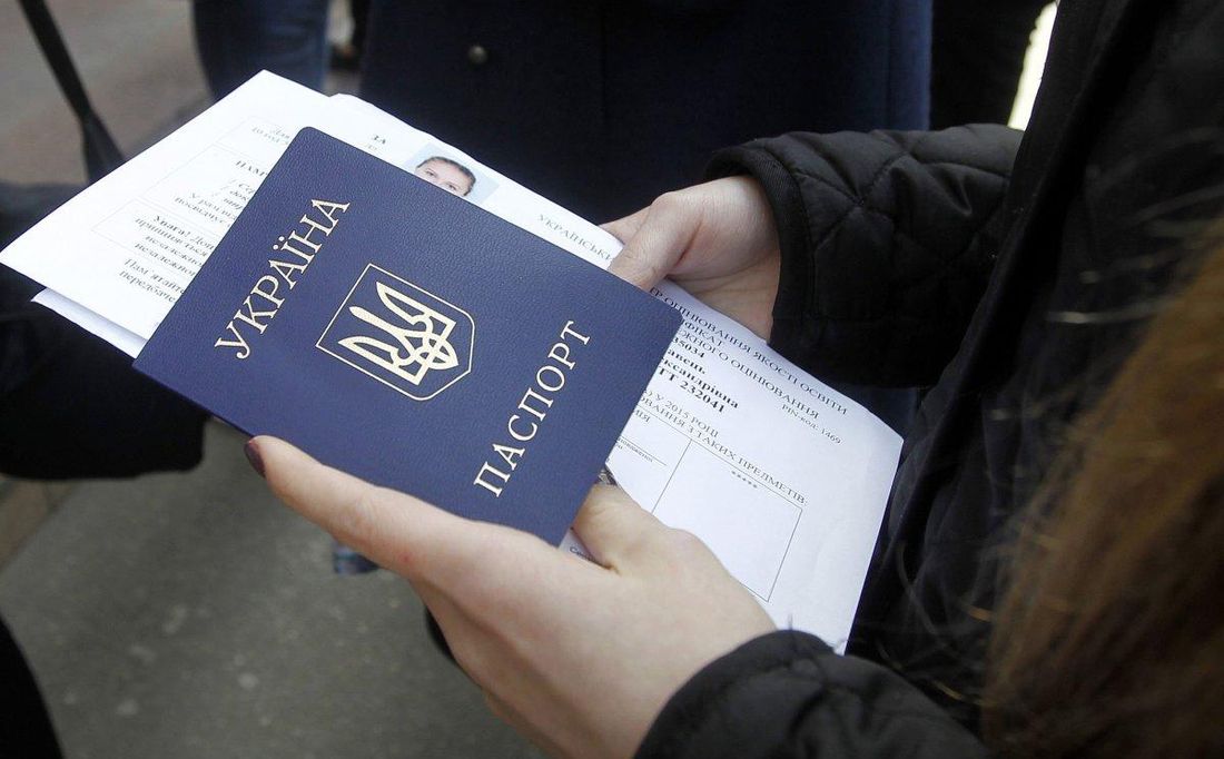 У пассажира автобуса Одесса-Москва обнаружили 10 паспортов