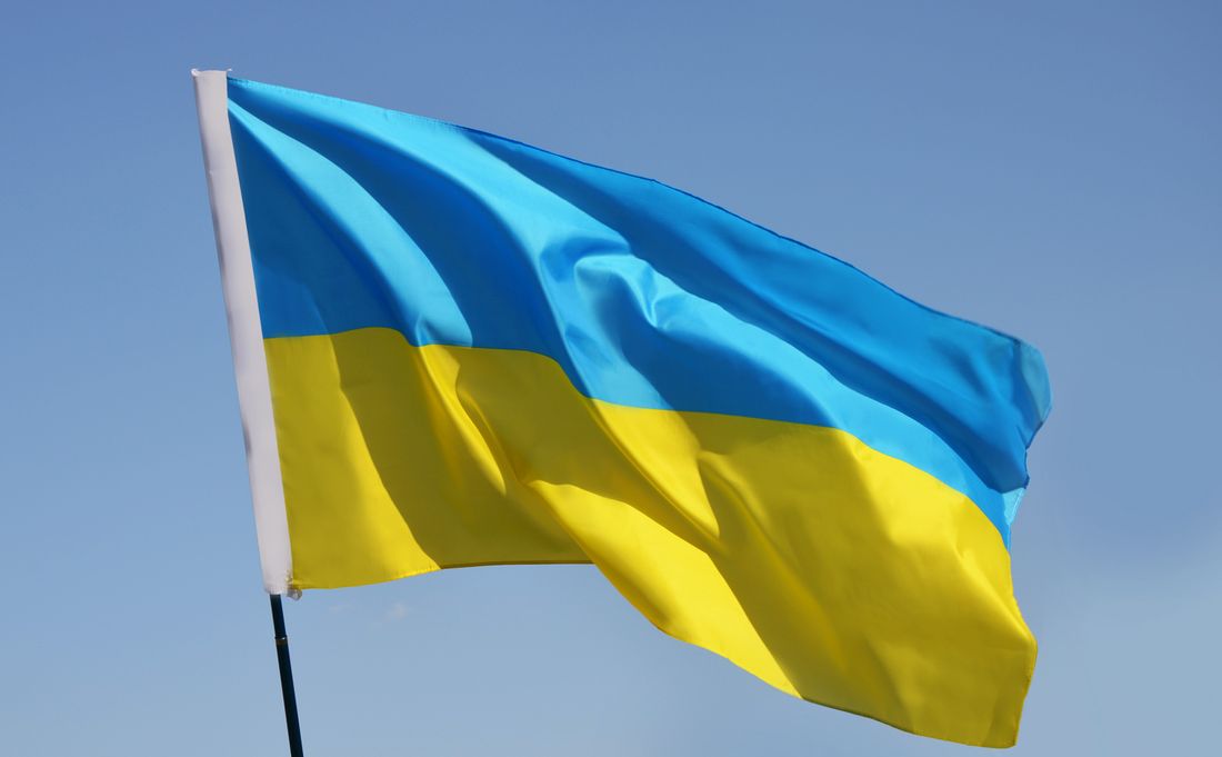 СМИ: в Польше украинских работников обязали носить сине-желтую униформу