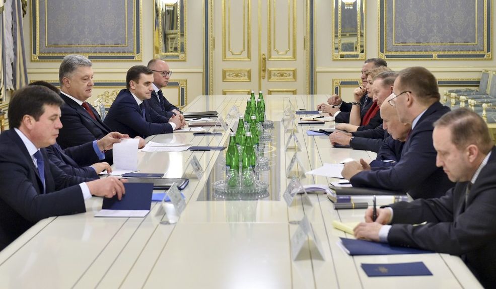 Порошенко определил приоритеты Украины на переговорах в Минске