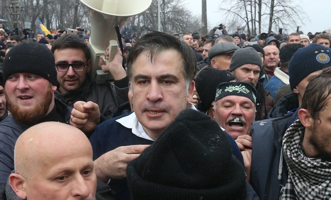 Саакашвили обещает возобновить шествия за отставку Порошенко