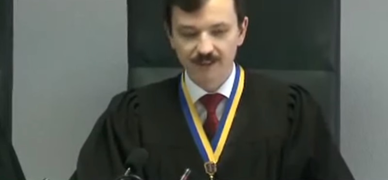 Суд решил допросить Порошенко по видеосвязи