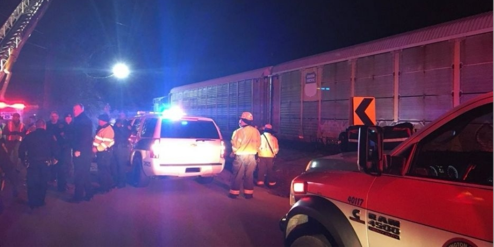 В США столкнулись пассажирский и грузовой поезда, не менее двух погибших