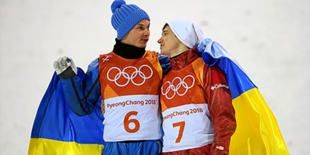 Спортсмены из Украины и РФ обнялись на подиуме в Пхенчхане