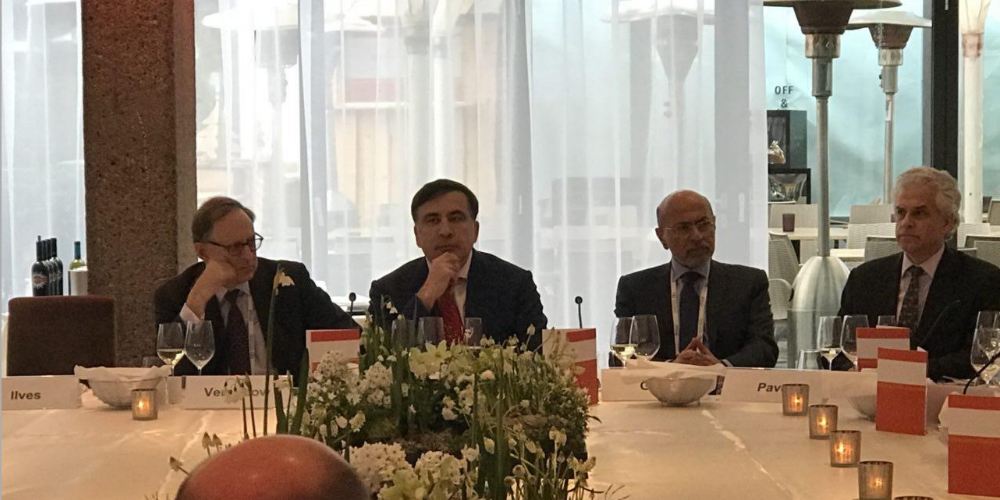 Саакашвили: На обеде в Мюнхене заявили, что здесь мне дадут доесть до конца