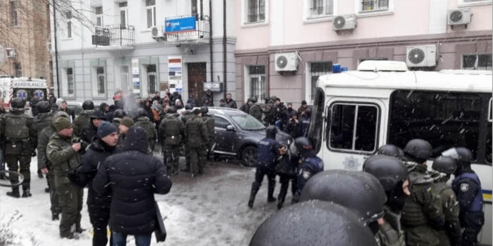 Столкновения у Соломенского суда: 20 пострадавших и 15 задержанных