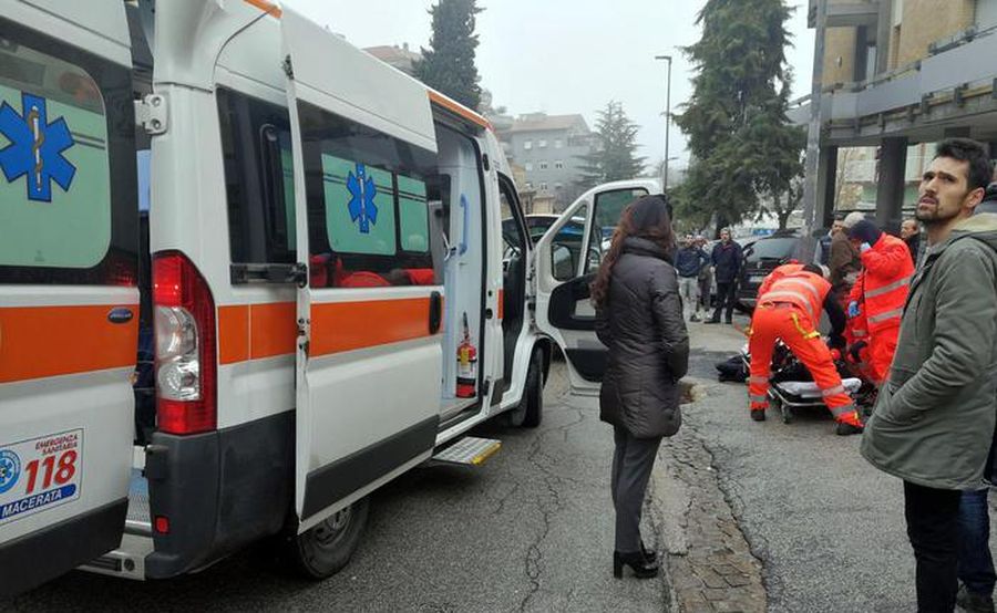 В Италии мужчина открыл огонь по прохожим, есть раненые
