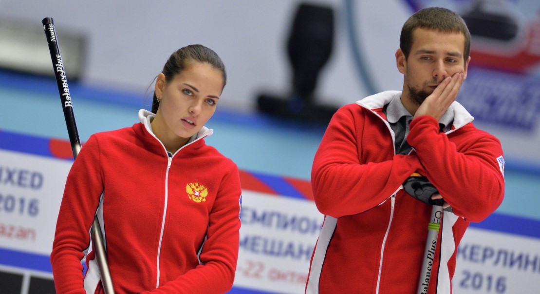 Российских керлингистов лишили олимпийских медалей