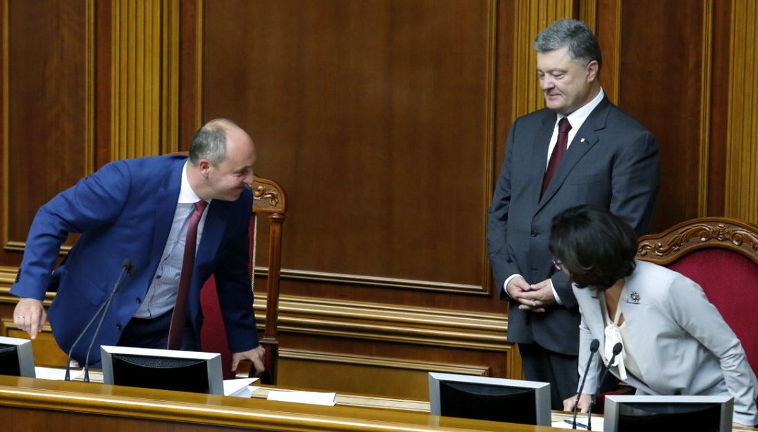 Закон о реинтеграции Донбасса передан на подпись Порошенко