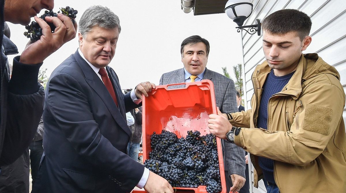 В АП отрицают, что Саакашвили вывезли на самолете Порошенко