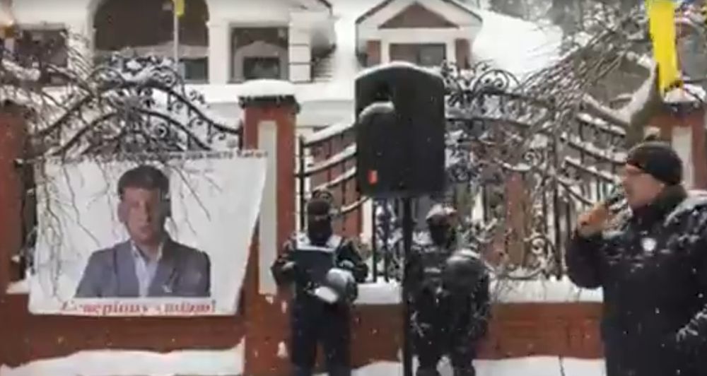 Сторонники Саакашвили провели автопробег к дому Луценко