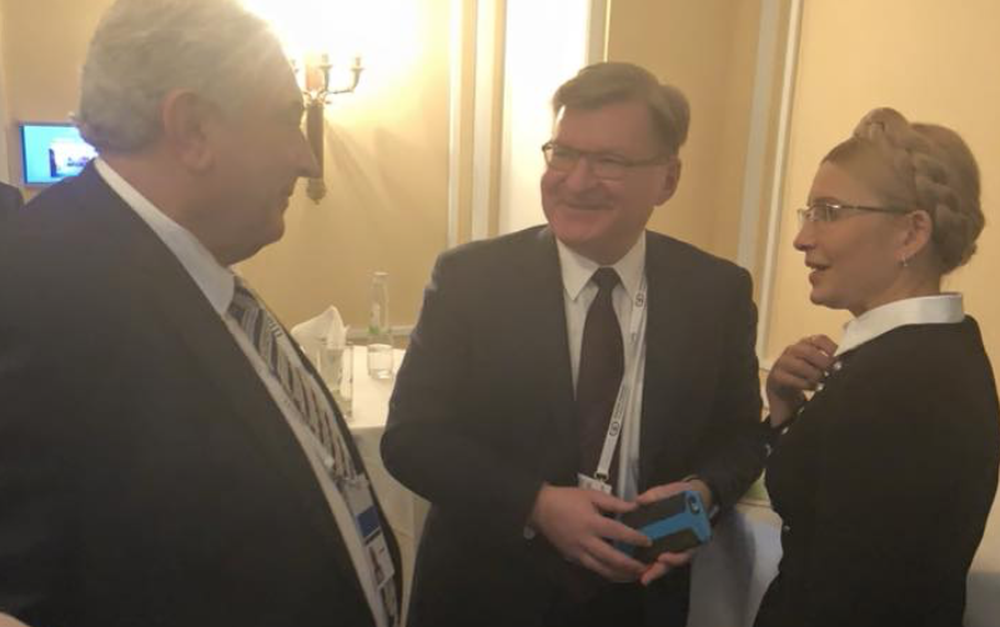 Порошенко упрекнул Тимошенко за «селфи с российским послом»